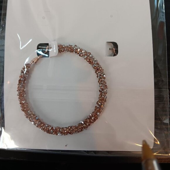 Une Douce 2 Pairs of Sparkly Hoop Earring. NIB. Light Pink & Gold in Color. - Picture 2 of 3